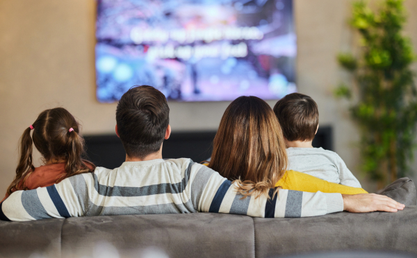 En 2023, les Français ont regardé la télévision 3h19 par jour en moyenne, selon Médiamétrie.