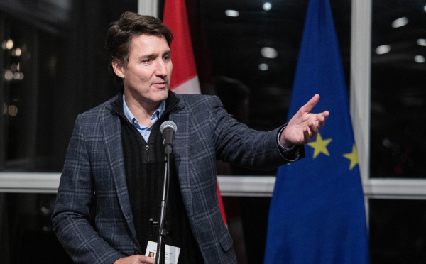 « On va continuer de pousser sur Meta, qui fait des milliards de dollars de profits, sans vouloir investir dans la stabilité et la rigueur journalistiques », a déclaré le Premier ministre canadien Justin Trudeau devant des journalistes à Vancouver, vendredi 15 décembre. 