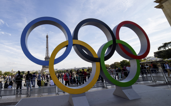 Un symbole olympique au Trocadéro à Paris en 2017. 