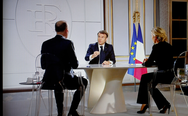 Emmanuel Macron face à Gilles Bouleau (TF1) et Anne-Sophie Lapix (France 2) le 14 mars 2024