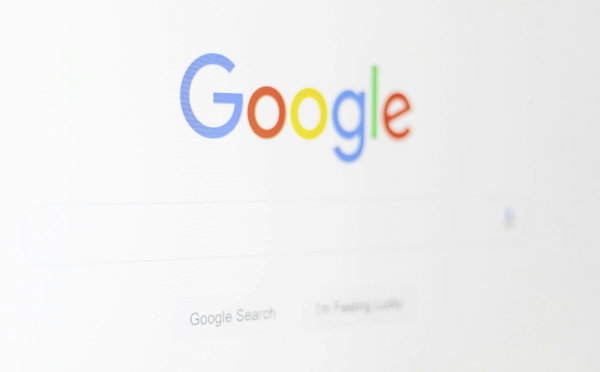 Au lieu de supprimer les cookies tiers comme prévu, Google va « mettre en place une nouvelle expérience dans Chrome qui permettra aux internautes de faire un choix éclairé, qui s'appliquera à l'ensemble de leur navigation sur le web », a indiqué Anthony Chavez, un vice-président de Google, dans un billet de blog.