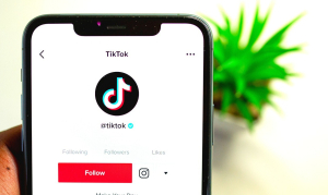 TikTok, nouveau moteur de recherche préféré des jeunes.