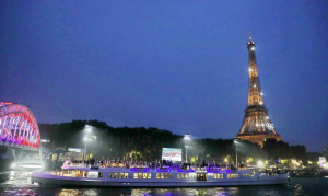 La cérémonie d'ouverture s'est tenue en grande partie sur la Seine, le 26 juillet. 