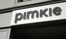 Pimkie a été acquise en février 2023 par un consortium composé des groupes Lee Cooper France, Kindy et Ibisler Tekstil.